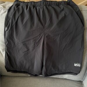 REI youth Black Shorts